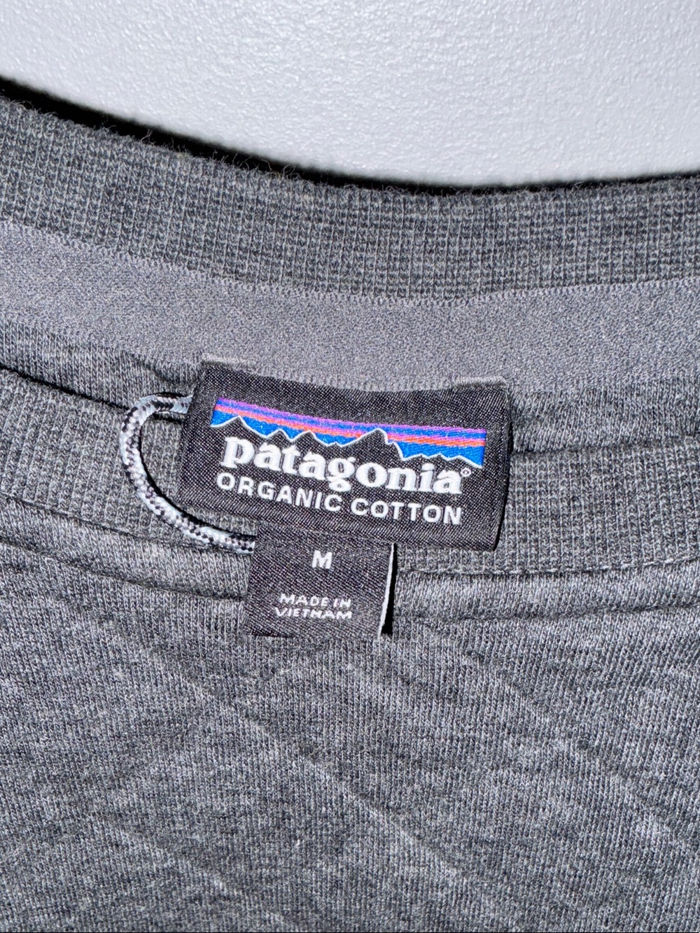 Patagonia Women’s Black Pullover Crew Sweatshirt - Picture 2 of 16